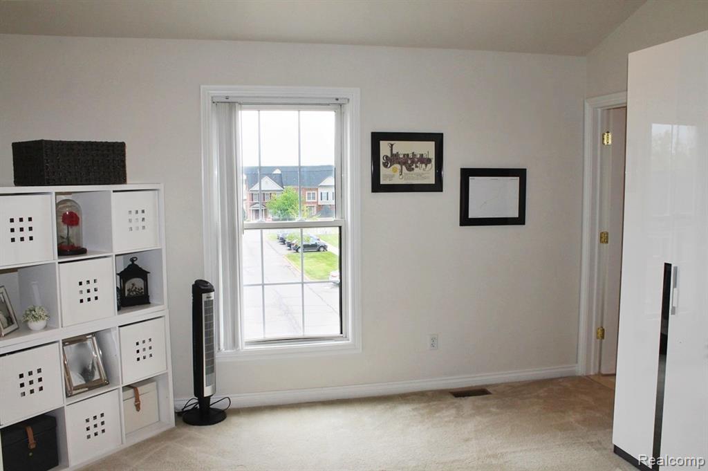 45411 North Stonewood Road Canton, MI 48187 - Photo 22 of 44