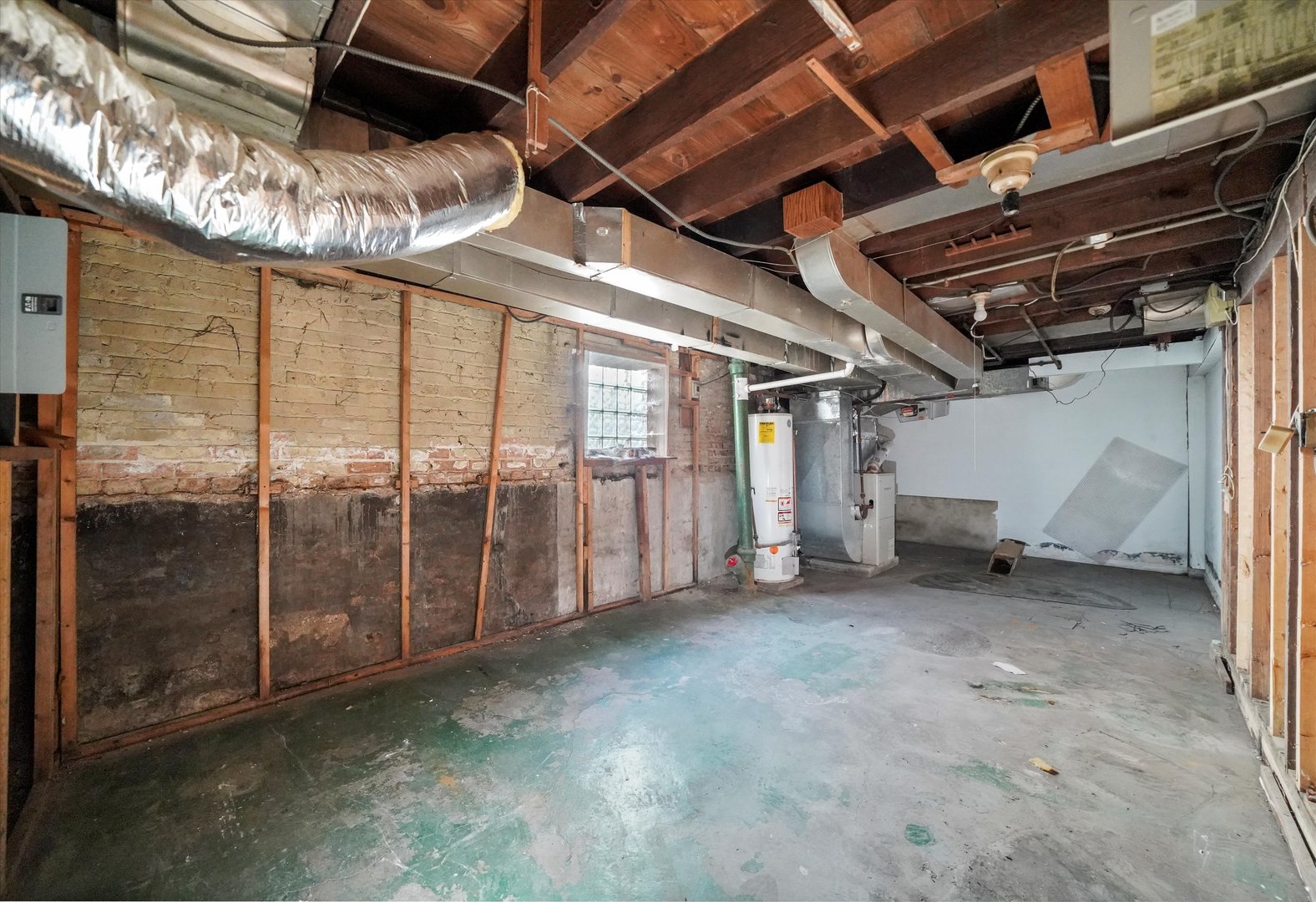 1430 South 10th Avenue Maywood, IL 60153 - Photo 18 of 29 a view of an empty room