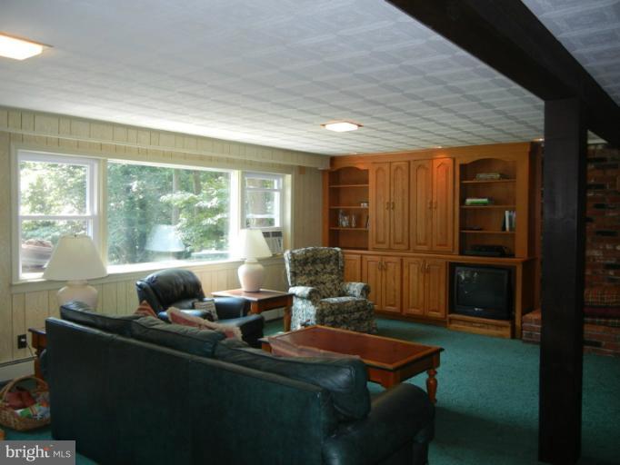 4505 Guinea Road Annandale, VA 22003 - Photo 3 of 10 Family Room