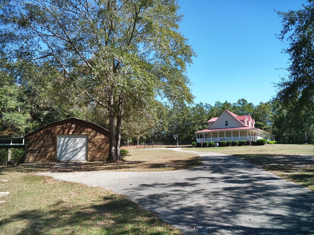 12543 Harrelson Loop Andalusia, AL 36420 - Photo 7 of 52 Storage building