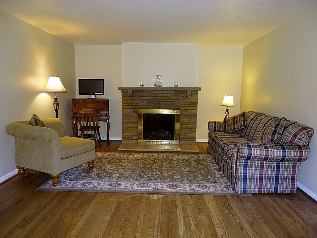 4826 Girard Road Pittsburgh, PA 15227 - Photo 4 of 25 Living Room