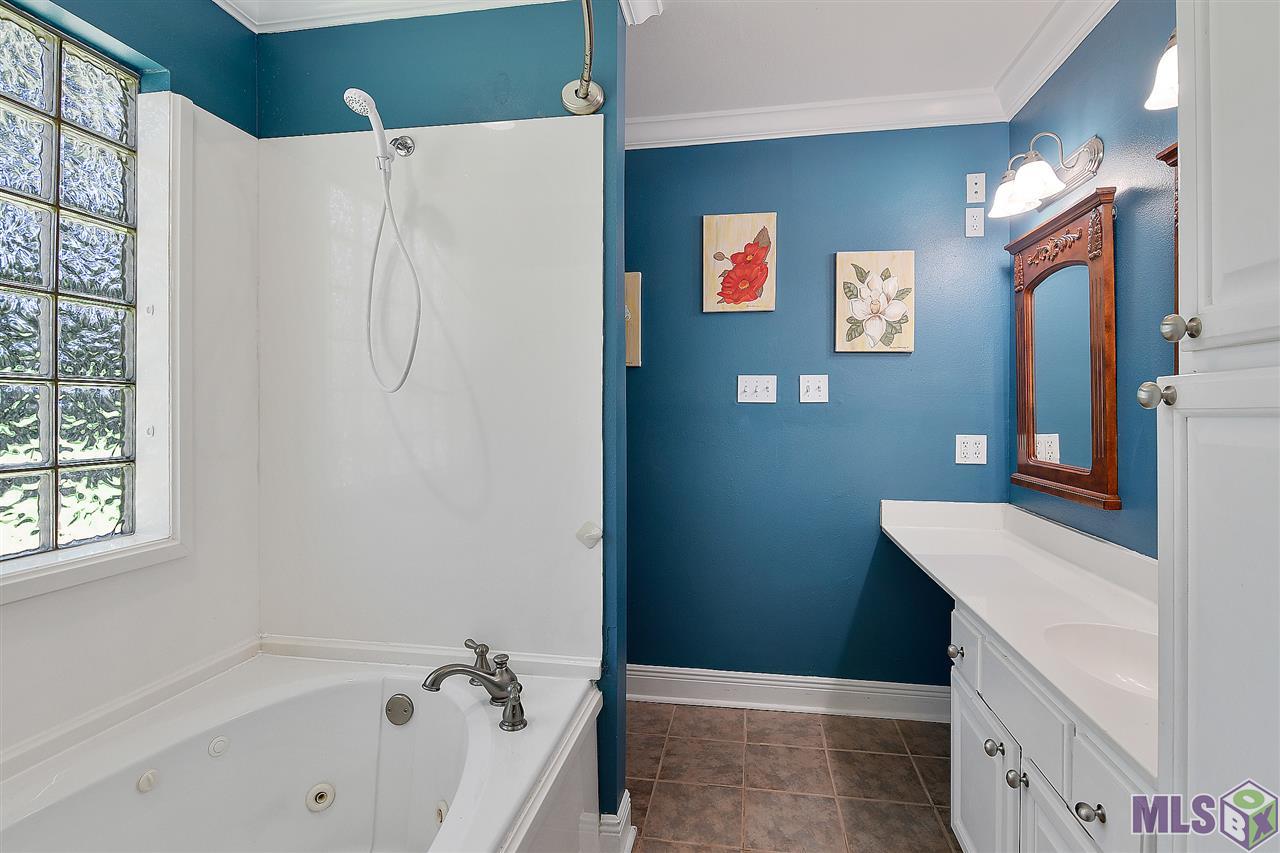 14380 Peairs Road Zachary, LA 70791 - Photo 6 of 10 Gallery Image 6