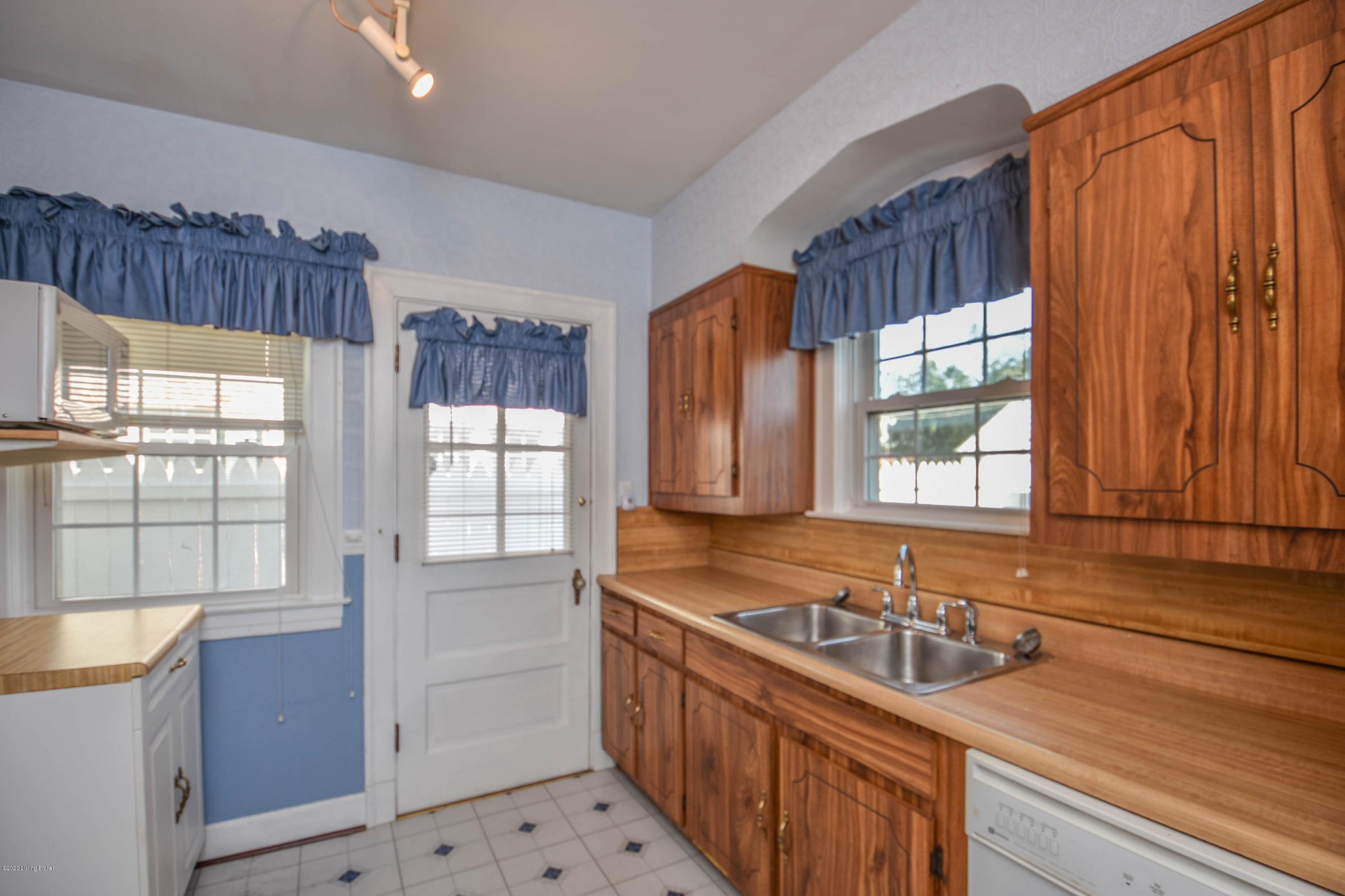 609 Emery Road Louisville, KY 40206 - Photo 17 of 33 018_Kitchen