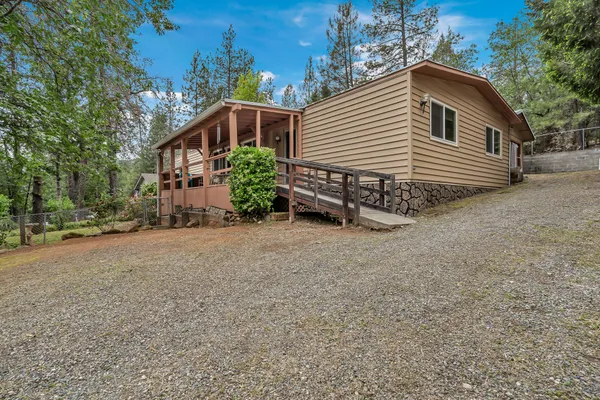 $279,000 | 20742 Mammoth Drive, Lakehead, CA 96051