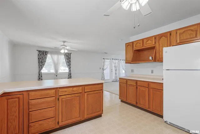 $245,000 | 1306 North Magnolia Drive, Marion, IL 62959