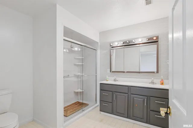 $245,000 | 1306 North Magnolia Drive, Marion, IL 62959