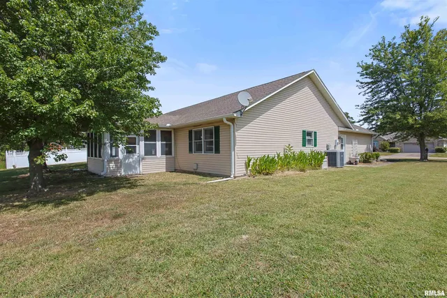 $245,000 | 1306 North Magnolia Drive, Marion, IL 62959