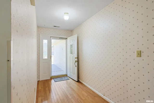 $245,000 | 1306 North Magnolia Drive, Marion, IL 62959