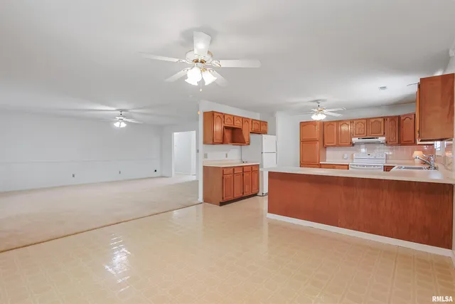 $245,000 | 1306 North Magnolia Drive, Marion, IL 62959