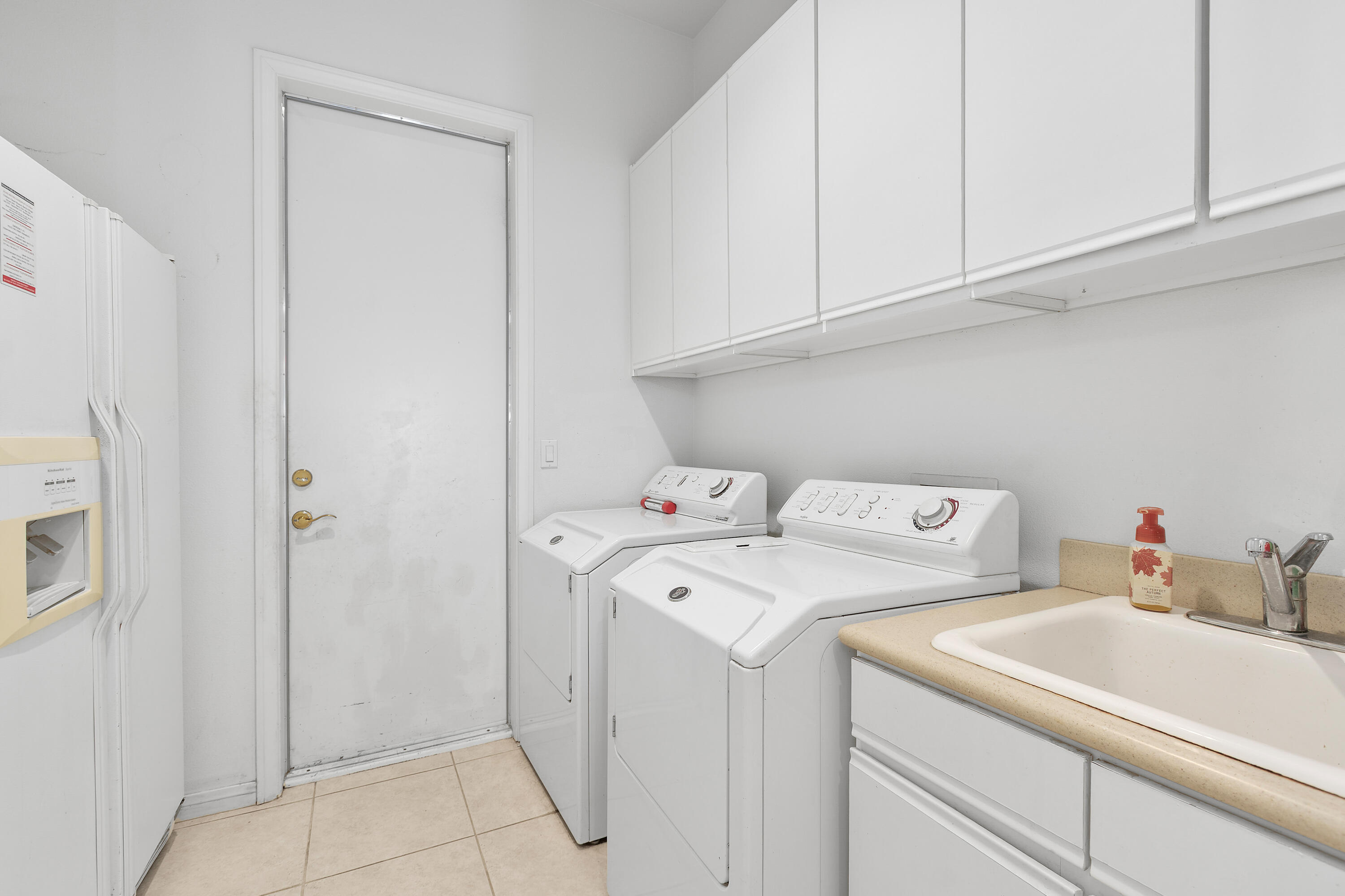 2 Othello Court Rancho Mirage, CA 92270 - Photo 23 of 45 a utility room with dryer and washer