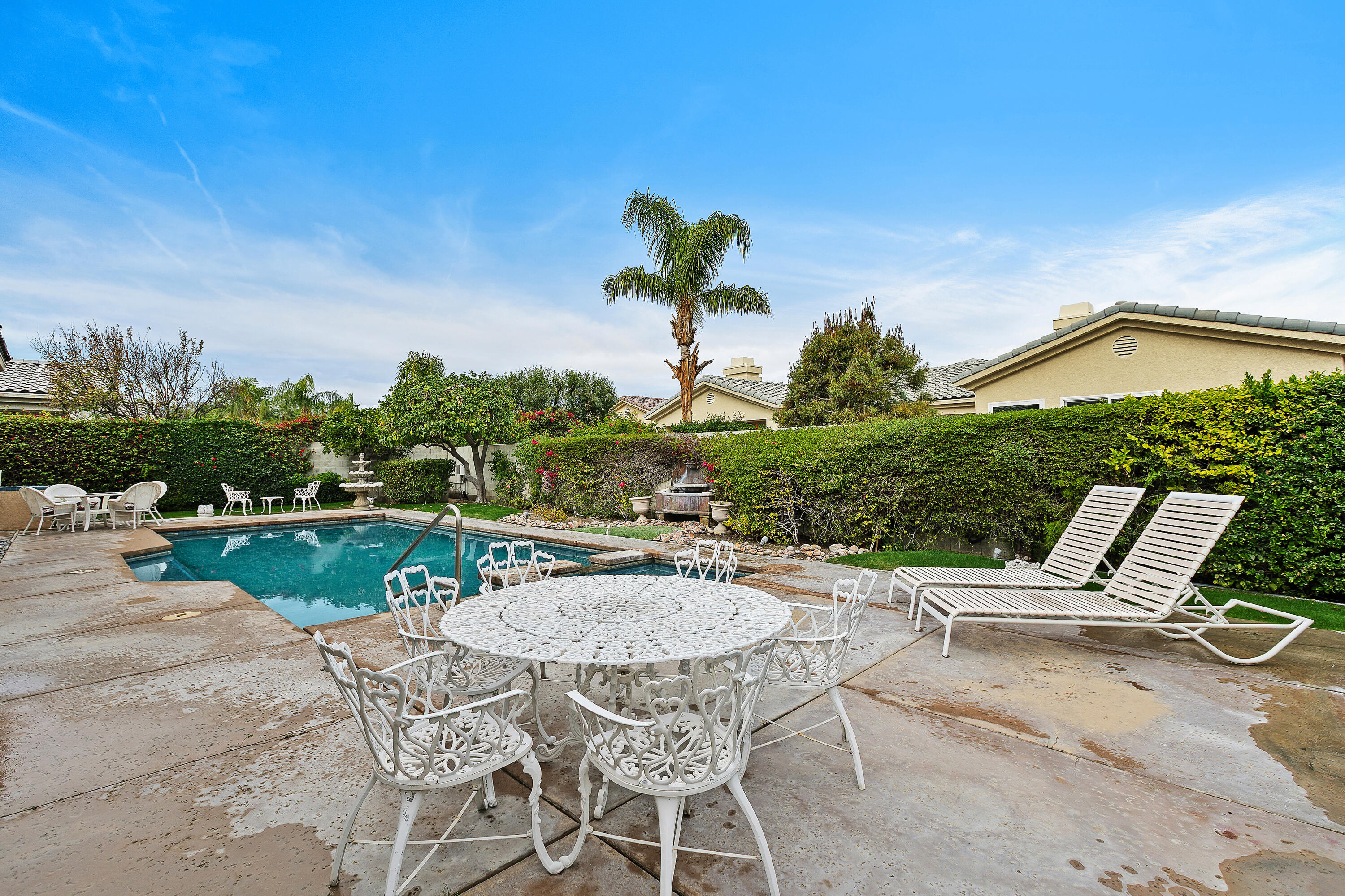 2 Othello Court Rancho Mirage, CA 92270 - Photo 35 of 45 a view of a chairs and table in patio