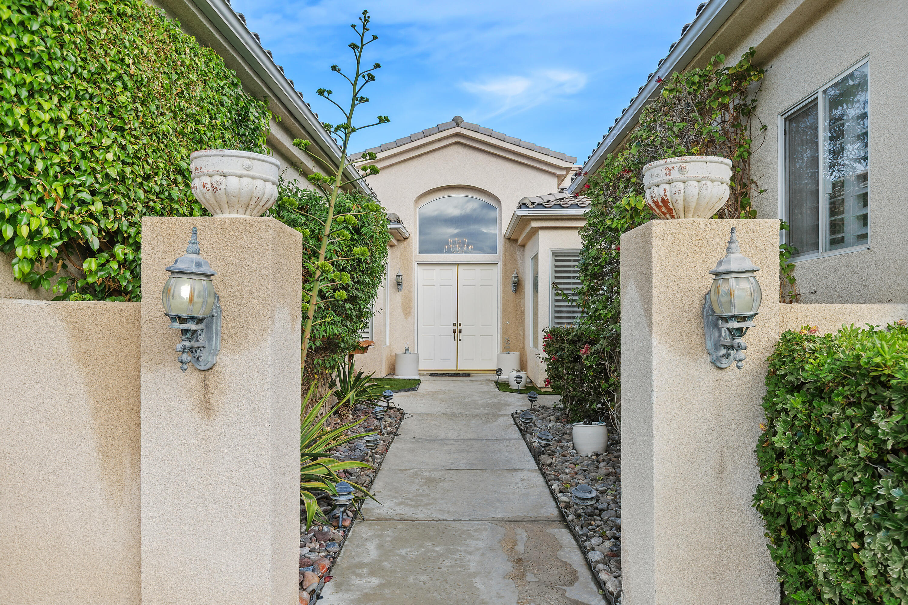 2 Othello Court Rancho Mirage, CA 92270 - Photo 5 of 45 a front view of a house with garden