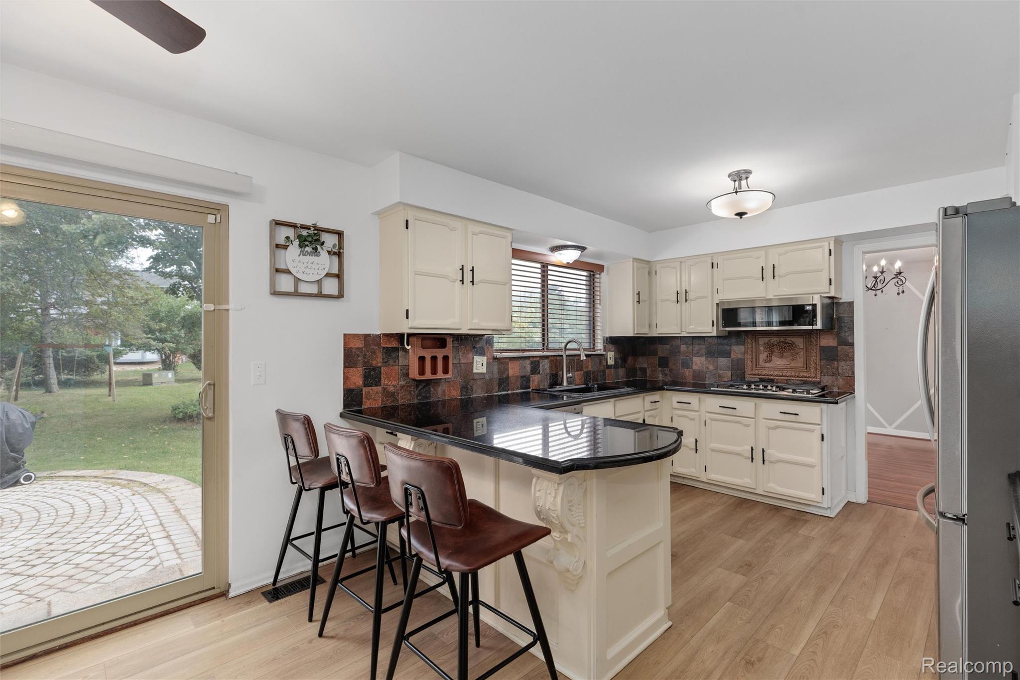 450 Timberline Drive Rochester, MI 48309 - Photo 16 of 60 14-450 Timberline Dr 0012.jpg