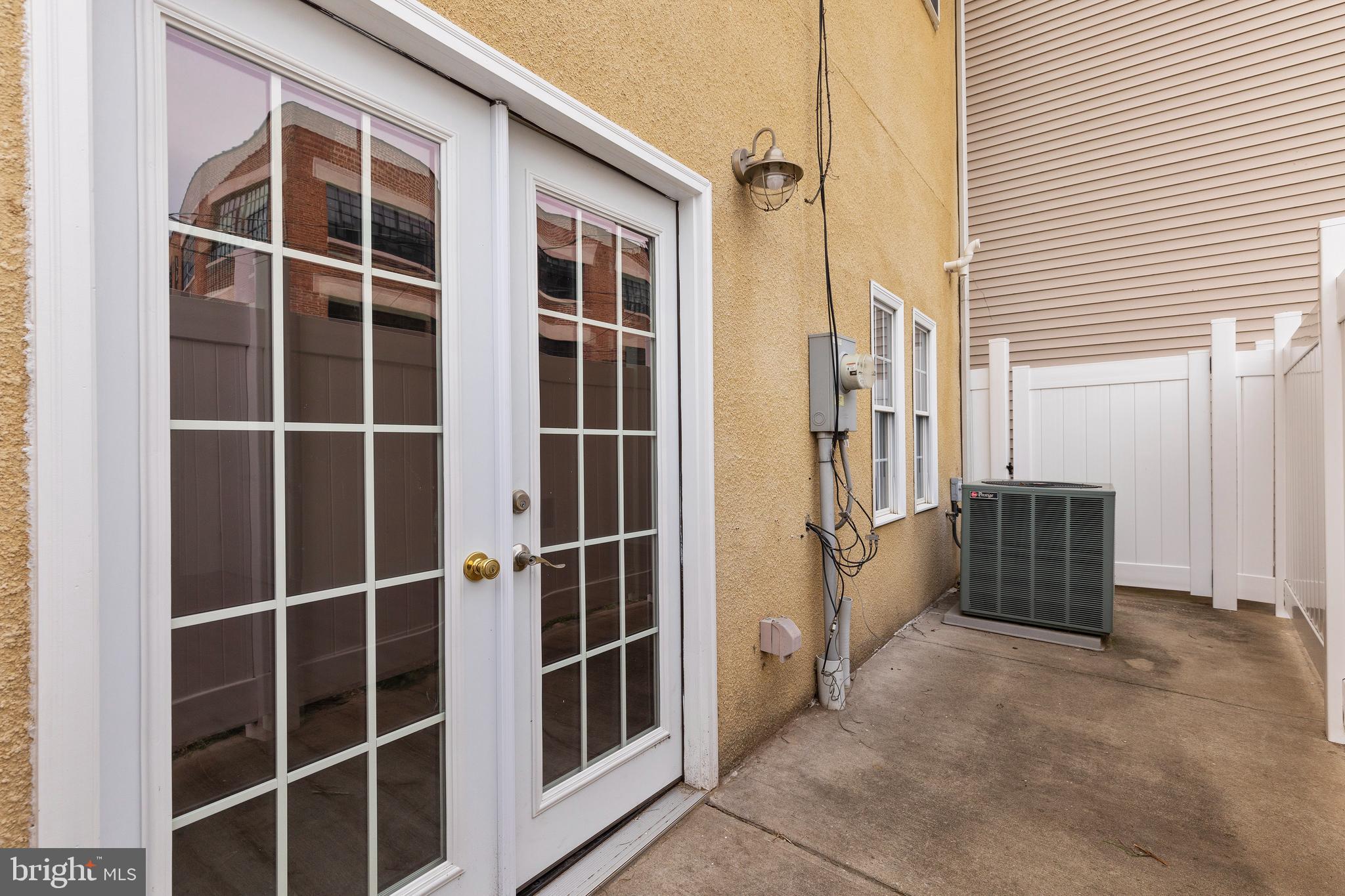 1125 Race Street Baltimore, MD 21230 - Photo 41 of 43 a view of an entryway with a window