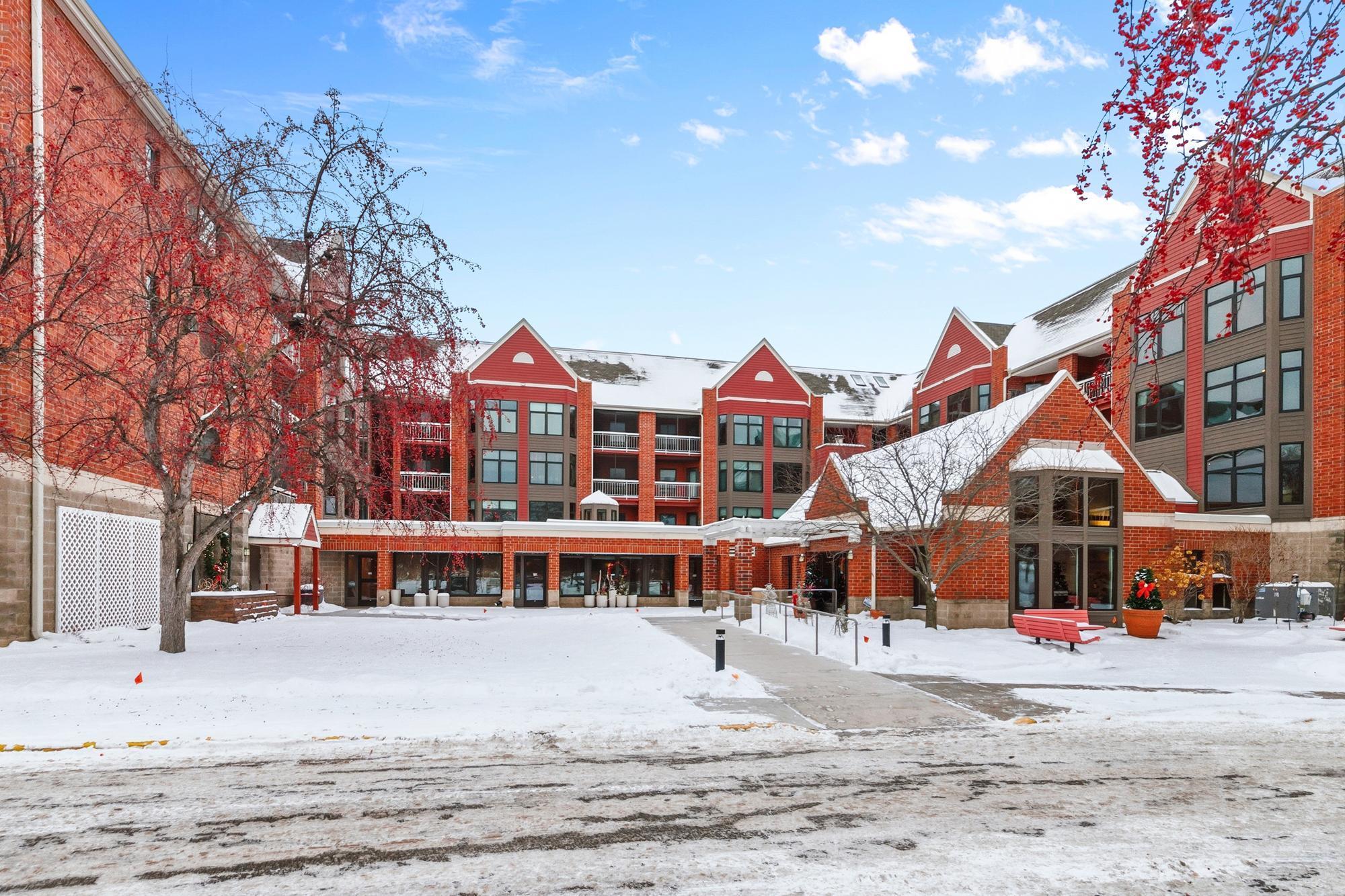 500 County B Road West, Unit 309 Roseville, MN 55113 - Photo 1 of 33