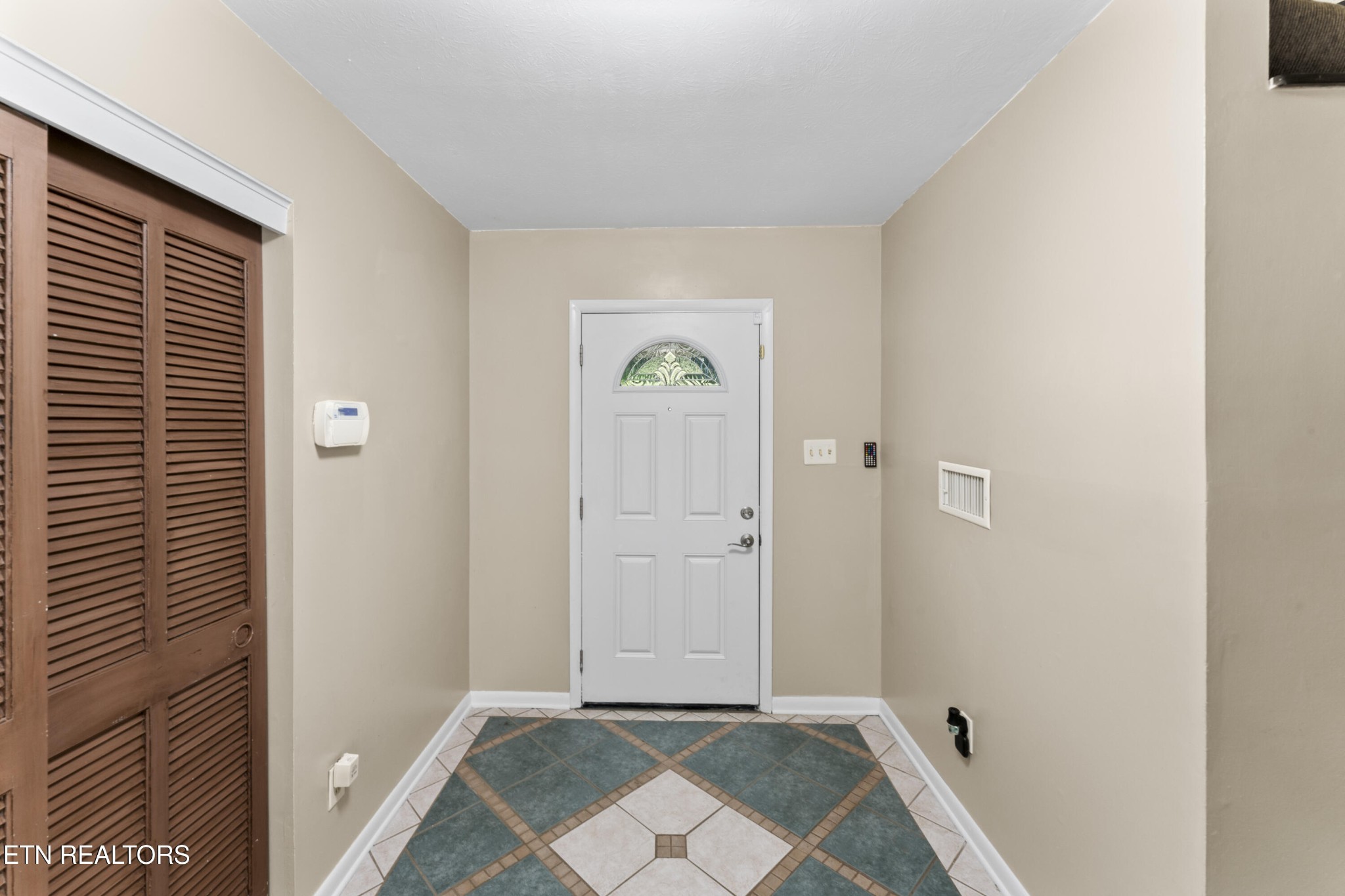 111 Mohawk Road Oak Ridge, TN 37830 - Photo 3 of 43