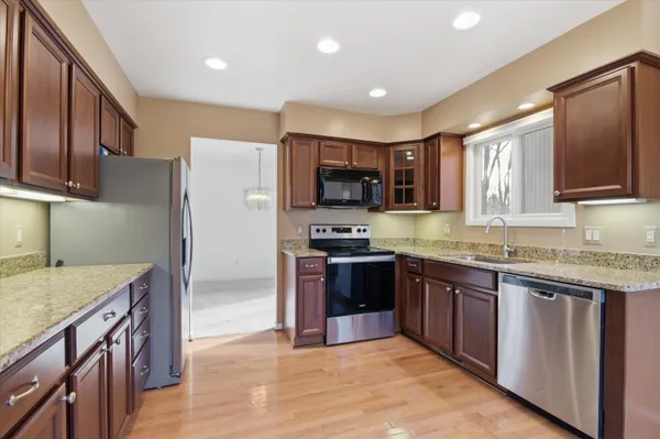 $299,900 | 6241 Gatewood, West Bloomfield, MI 48322