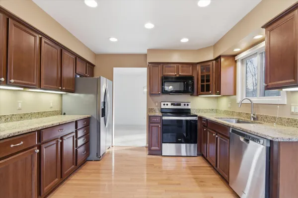 $299,900 | 6241 Gatewood, West Bloomfield, MI 48322