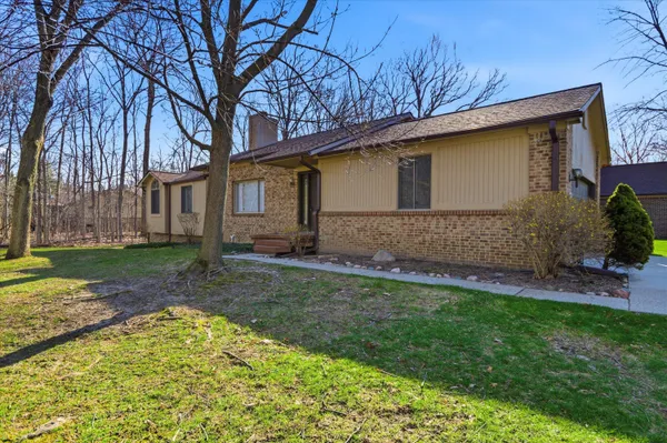 $299,900 | 6241 Gatewood, West Bloomfield, MI 48322