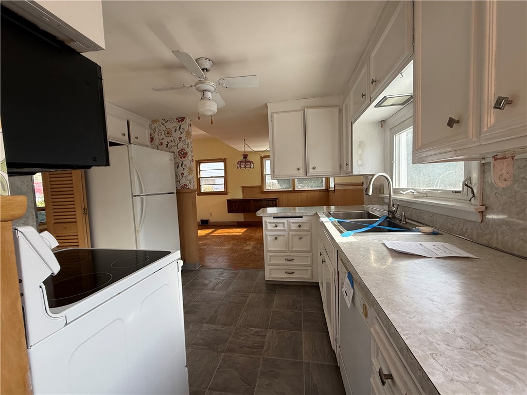 64 Cliffside Drive Cranston, RI 02920 - Photo 18 of 28