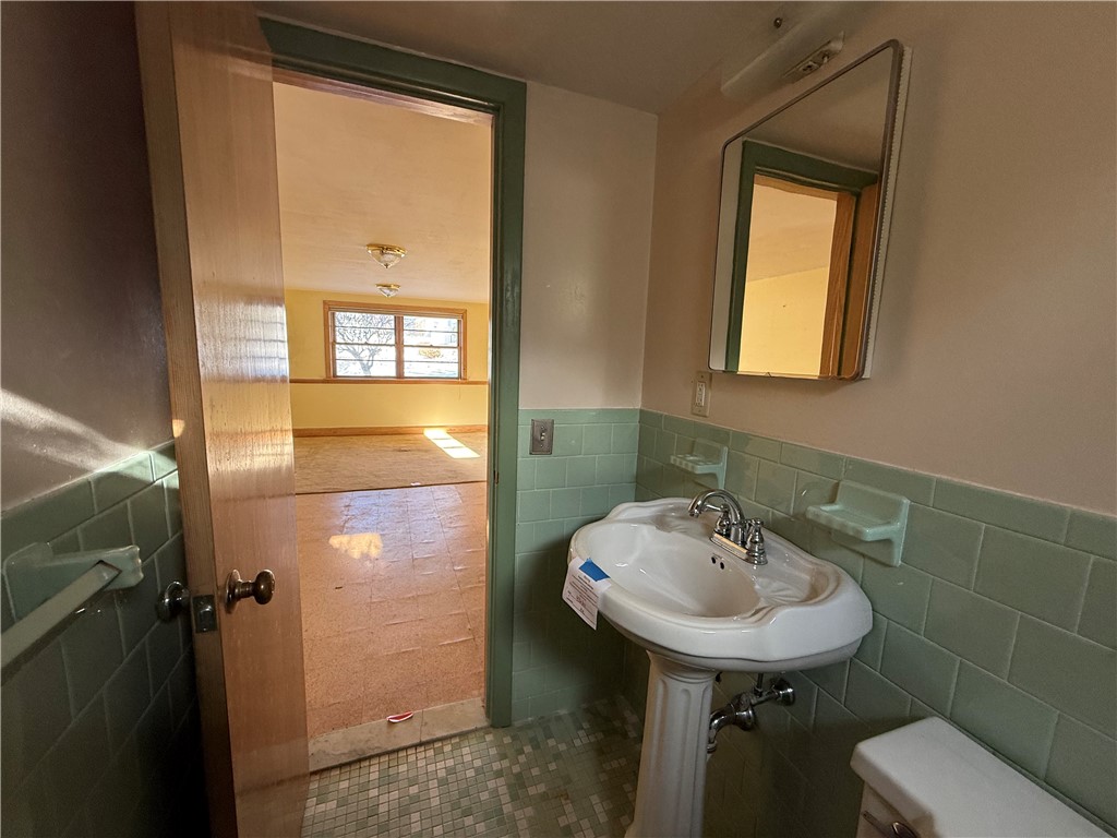 64 Cliffside Drive Cranston, RI 02920 - Photo 19 of 28