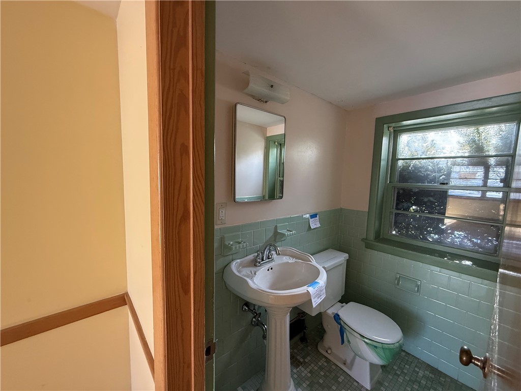 64 Cliffside Drive Cranston, RI 02920 - Photo 20 of 28