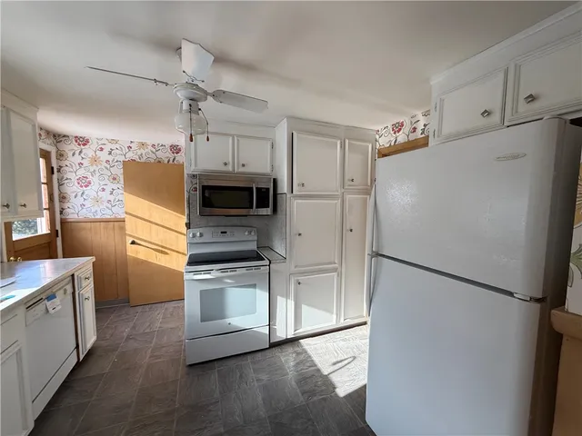 $415,000 | 64 Cliffside Drive, Cranston, RI 02920