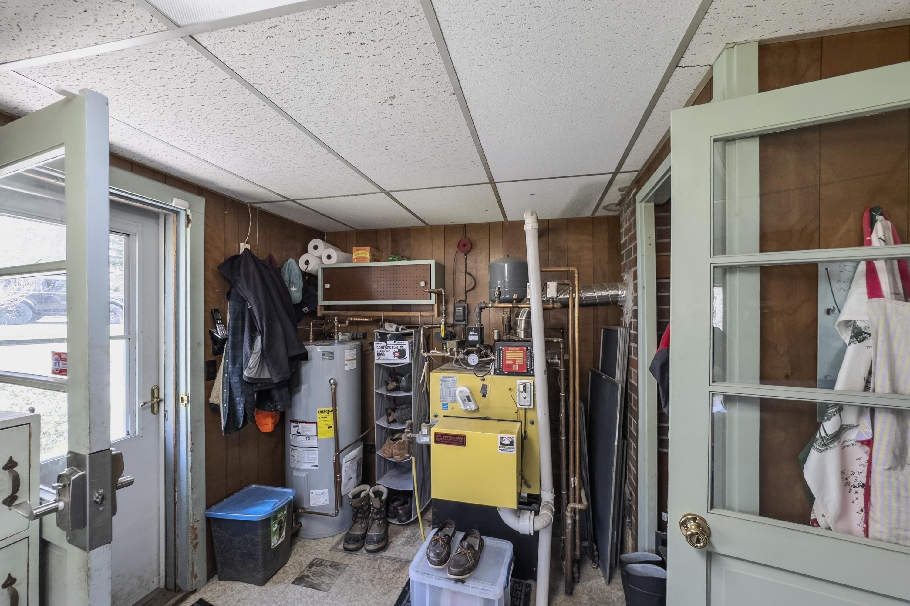 47 Teel Cove Road St. George, ME 04860 - Photo 32 of 44 Entry/Utility room