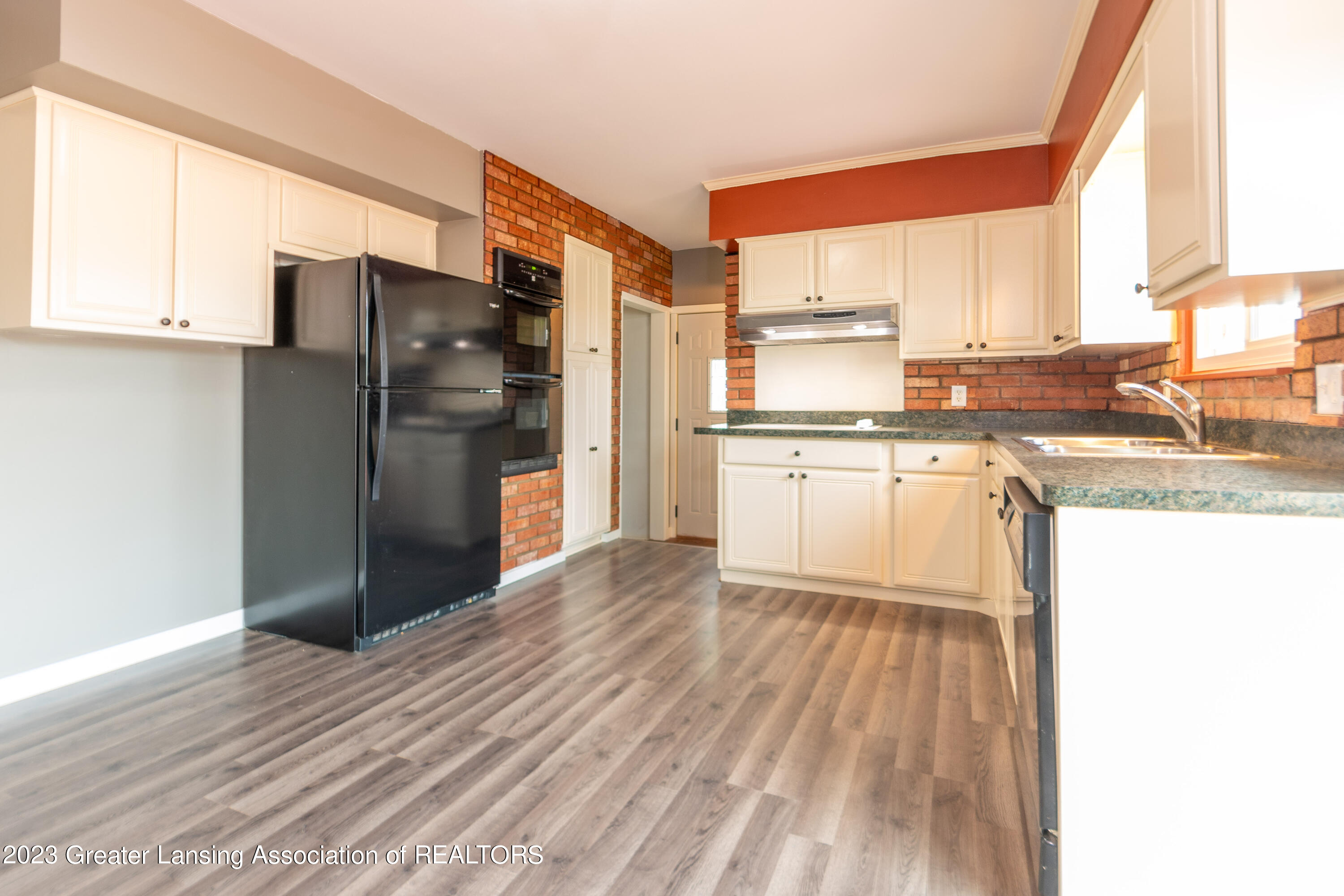 3300 Risdale Avenue Lansing, MI 48911 - Photo 6 of 38 Risdale-5