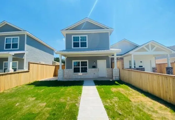 $1,400 | 716 South Main Street, Unit 718, McGregor, TX 76657