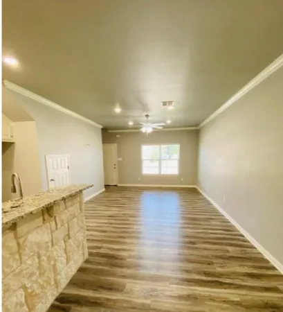$1,400 | 716 South Main Street, Unit 718, McGregor, TX 76657