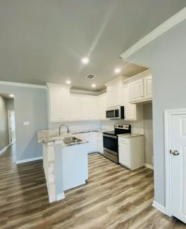 $1,400 | 716 South Main Street, Unit 718, McGregor, TX 76657