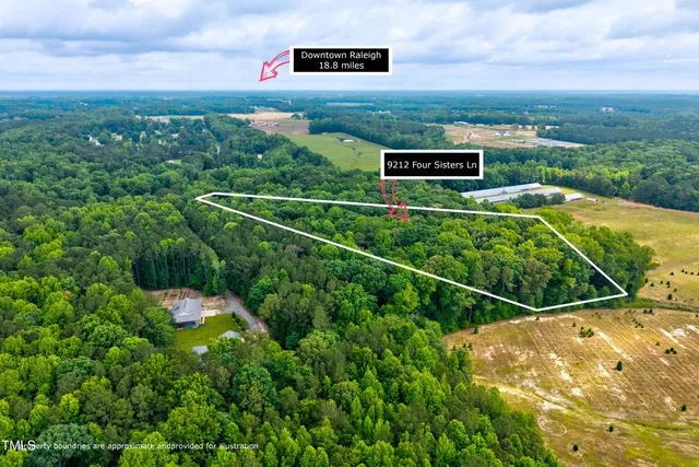 a view of a tennis court