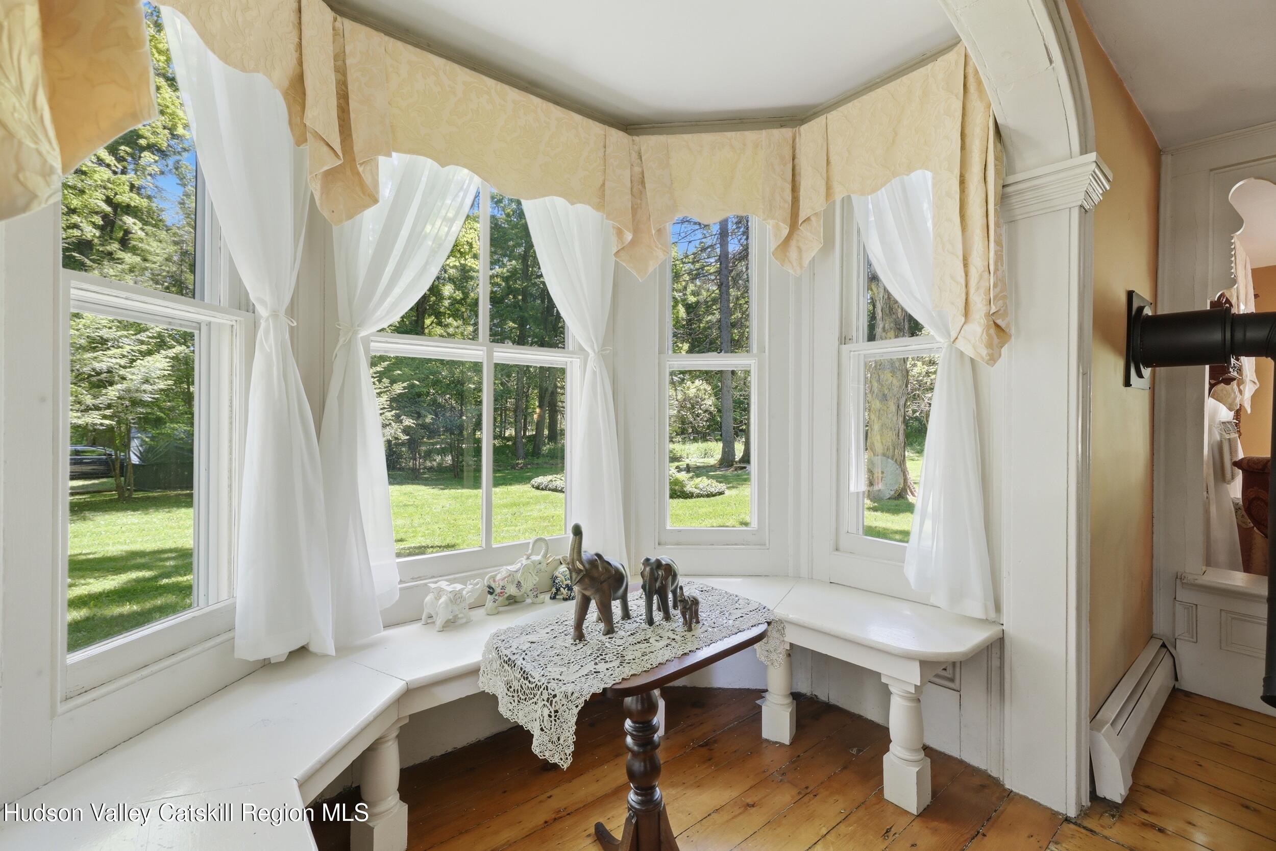 118 Maple Hill Road Rosendale, NY 12472 - Photo 6 of 41 118maplewindowseat