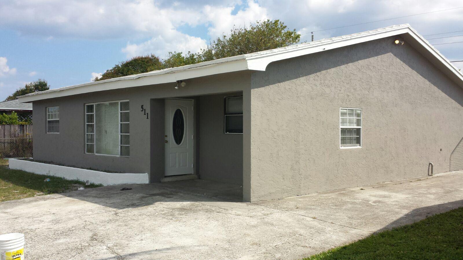 Front view / entrance