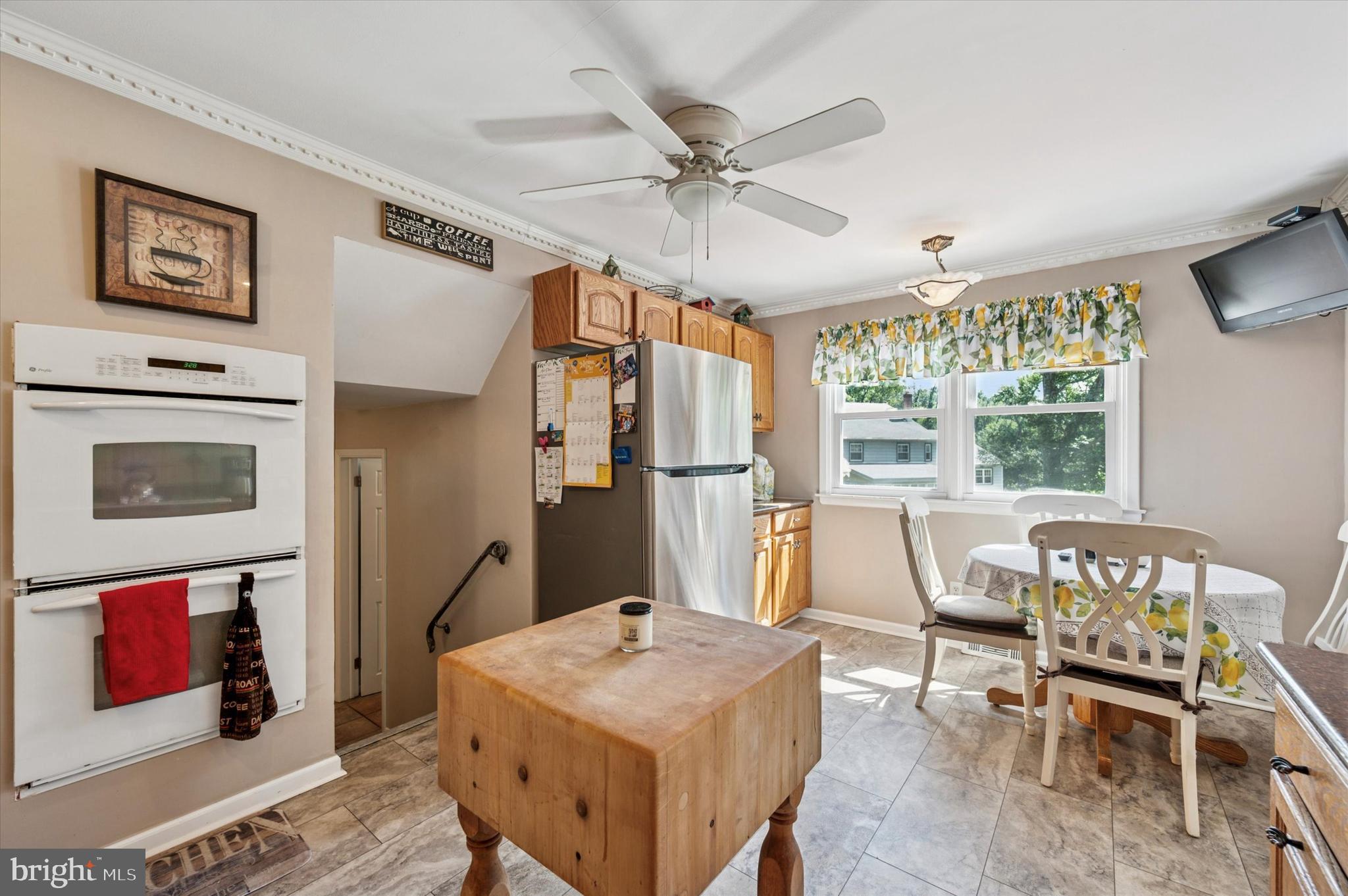 1007 Glen Road Wallingford, PA 19086 - Photo 19 of 50 a living room with furniture and a large window