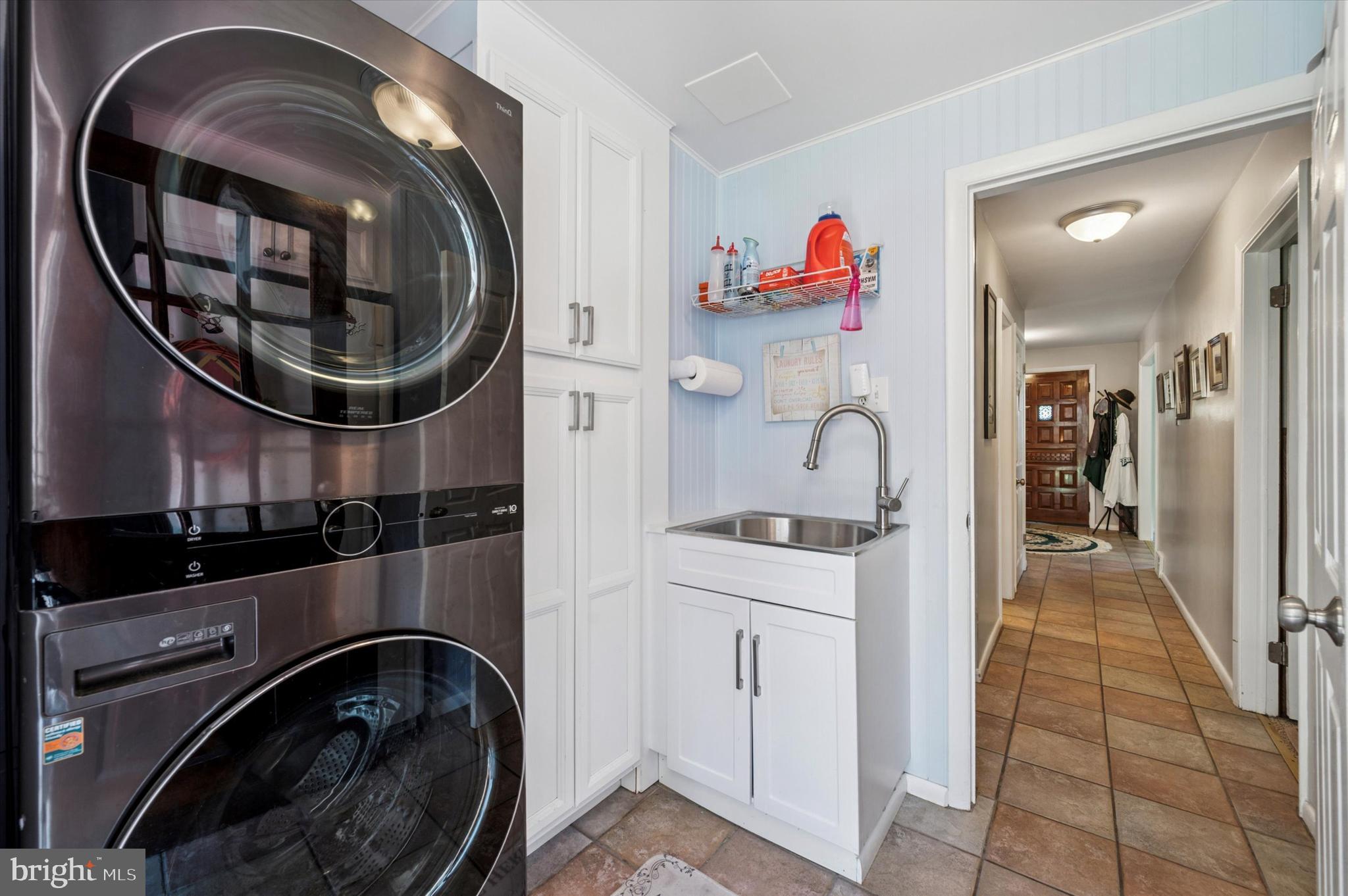 1007 Glen Road Wallingford, PA 19086 - Photo 25 of 50 a bathroom with a sink and a mirror