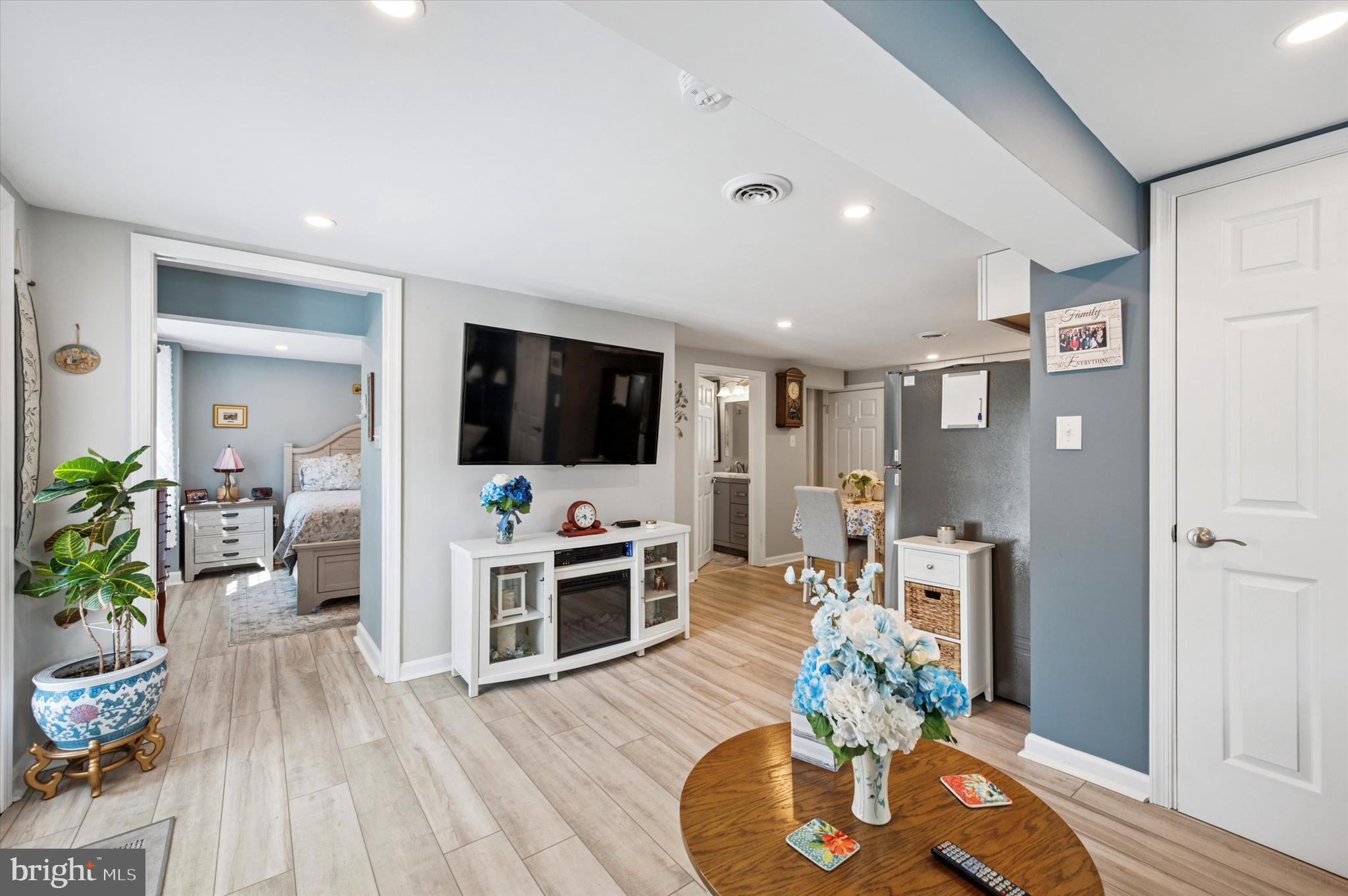 1007 Glen Road Wallingford, PA 19086 - Photo 40 of 50 a living room with furniture dining table and a flat screen tv