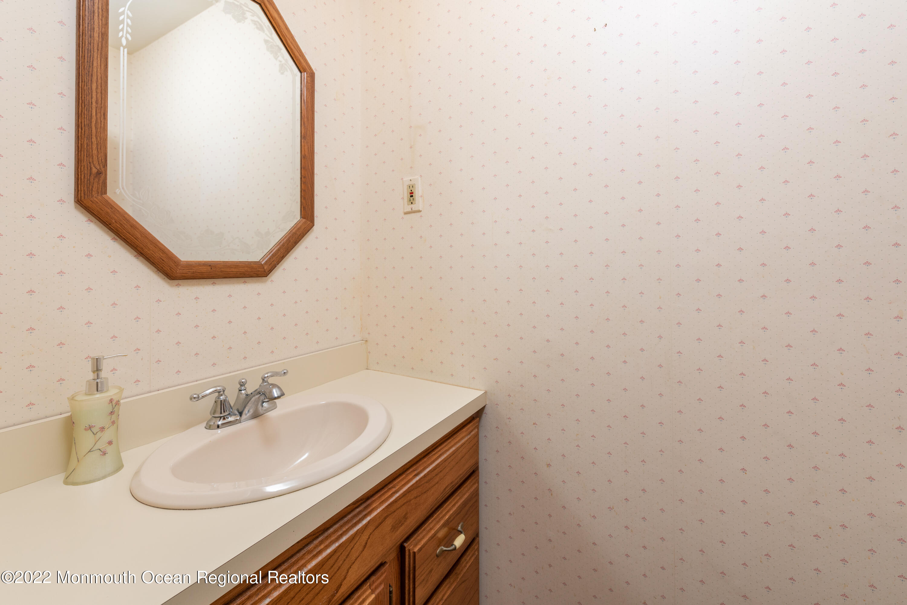 17 Waverly Place Aberdeen, NJ 07747 - Photo 18 of 38 BAP_2734