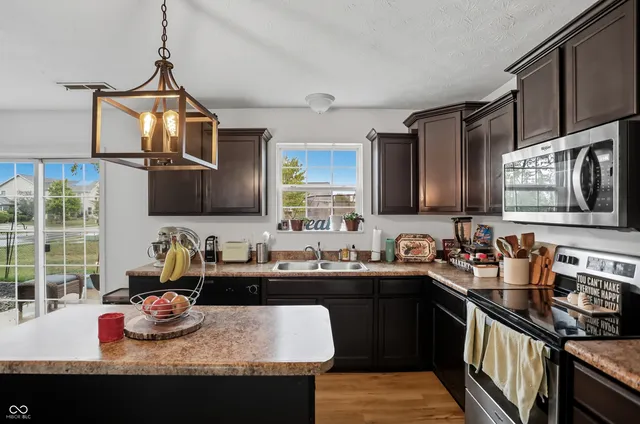 $289,900 | 2202 Silver Spoon Drive, Greenfield, IN 46140