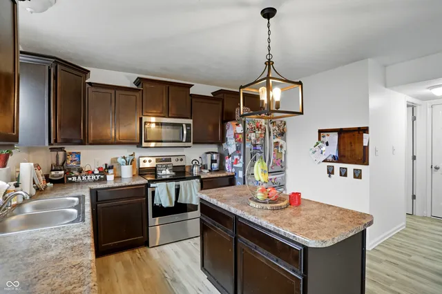 $289,900 | 2202 Silver Spoon Drive, Greenfield, IN 46140