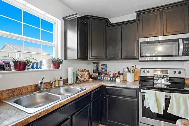 $289,900 | 2202 Silver Spoon Drive, Greenfield, IN 46140