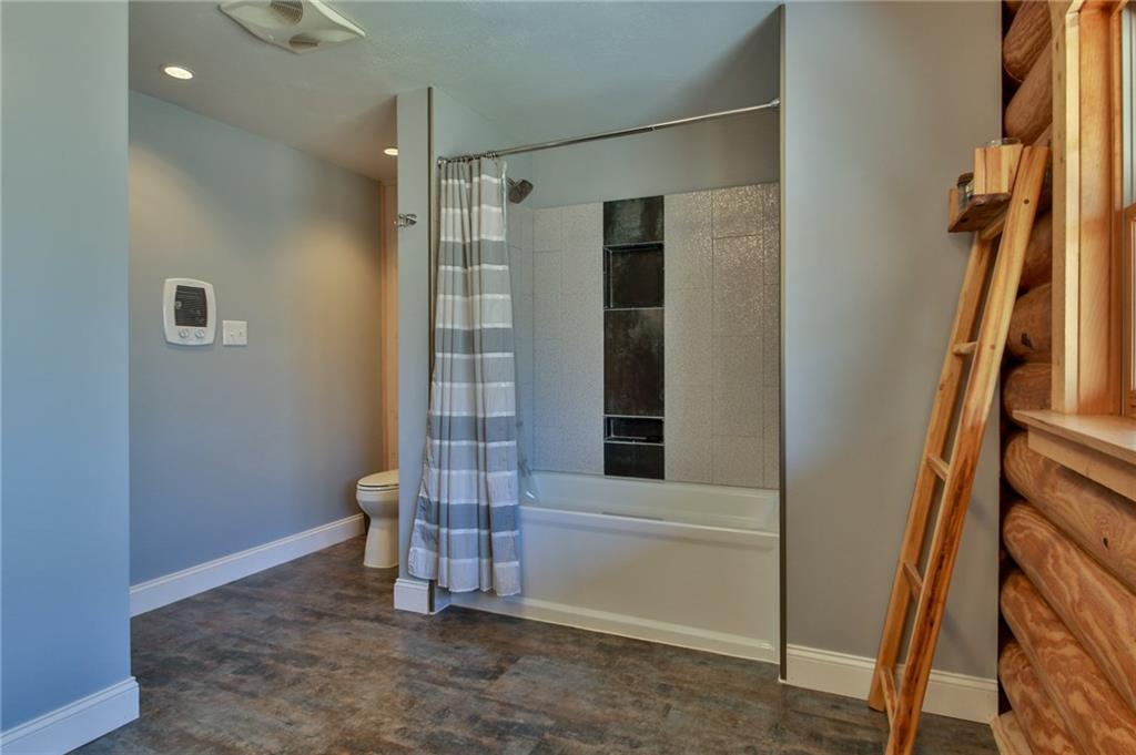 375 Midway Drive McKees Rocks, PA 15136 - Photo 23 of 25 Second floor full bath