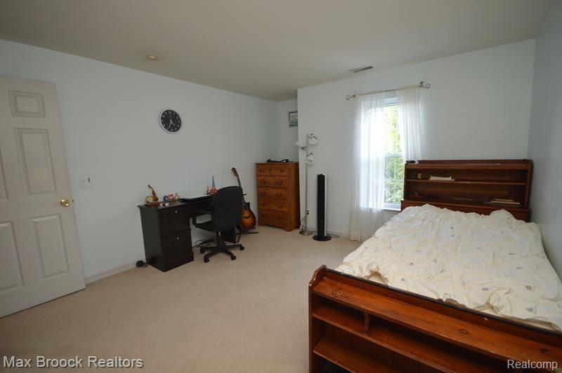 1635 Huntington Park Rochester, MI 48309 - Photo 17 of 18