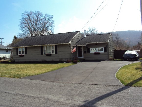10 Hartley Road Binghamton, NY 13901 - Photo 1 of 20 Gallery Image 1