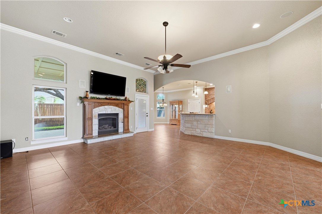 8006 Ridgeway Court Nolanville, TX 76559 - Photo 3 of 43 Living Room
