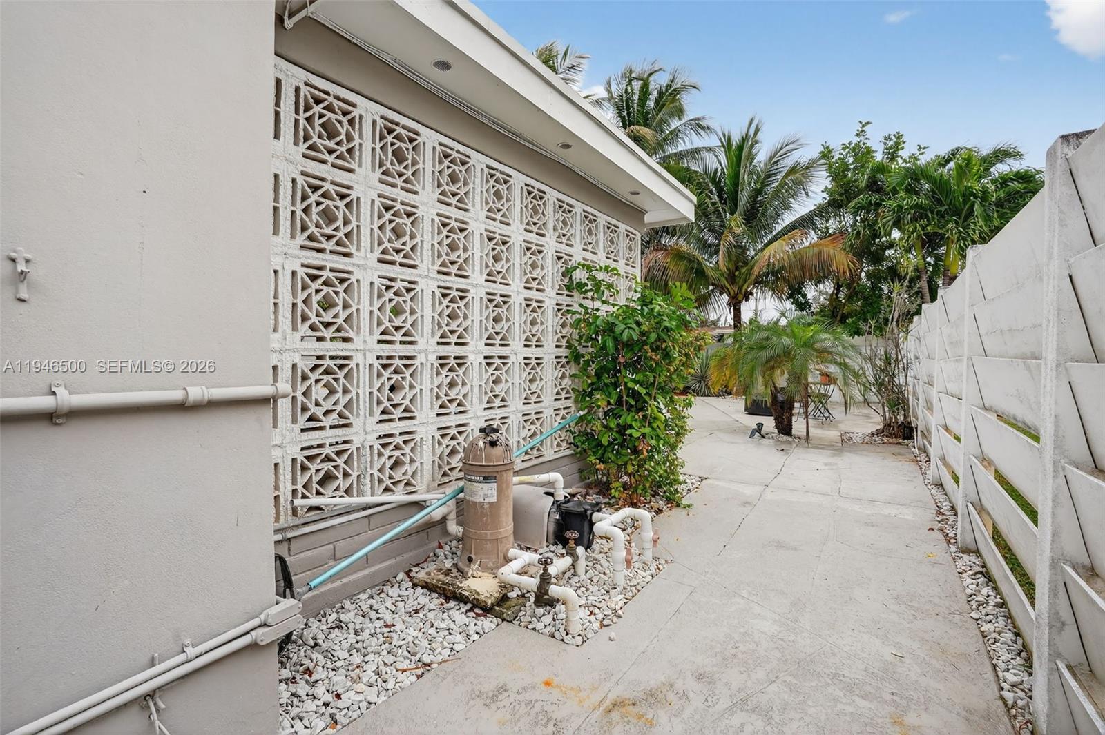 4710 Grant Street Hollywood, FL 33021 - Photo 46 of 56 SIDE ENTRANCE TO PATIO