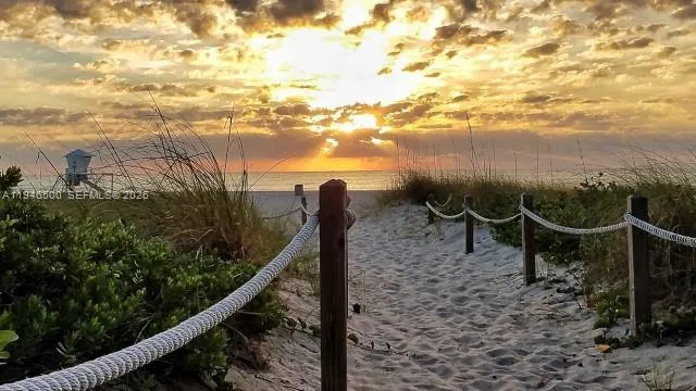 $924,000 | 4710 Grant Street, Hollywood, FL 33021