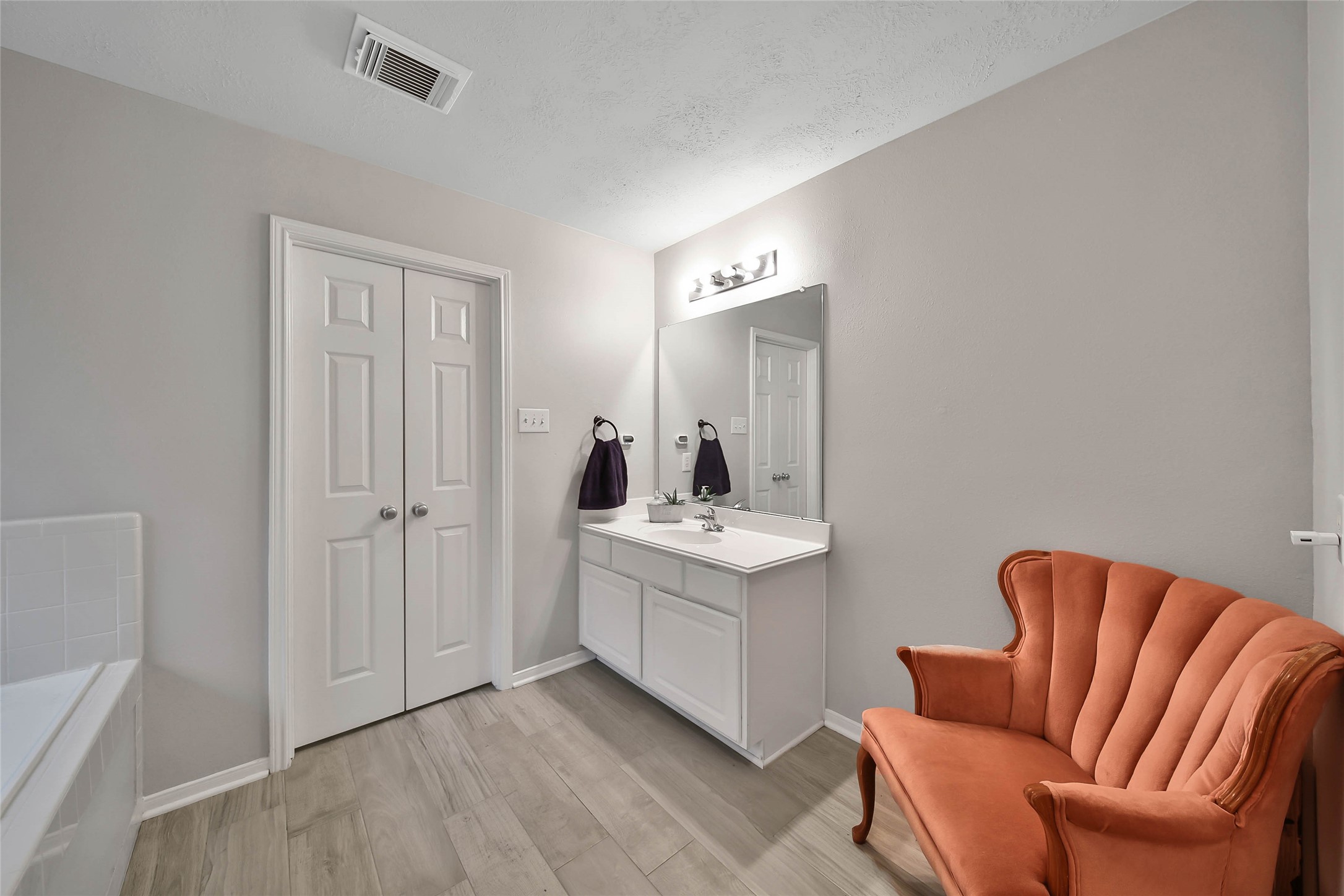 21727 Texian Court Spring, TX 77388 - Photo 26 of 38 Primary Bath