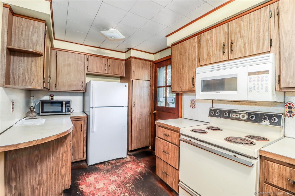 16 Farrell Road Newtown, CT 06470 - Photo 21 of 38